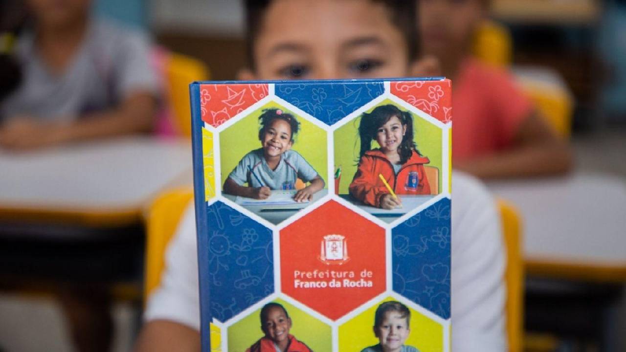 Alunos da rede municipal de Franco da Rocha chegam a 100 dias sem material escolar