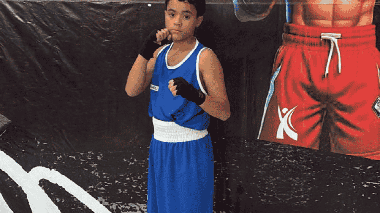 Jovem atleta de Franco da Rocha ganha destaque no circuito escolar de boxe em Mogi das Cruzes