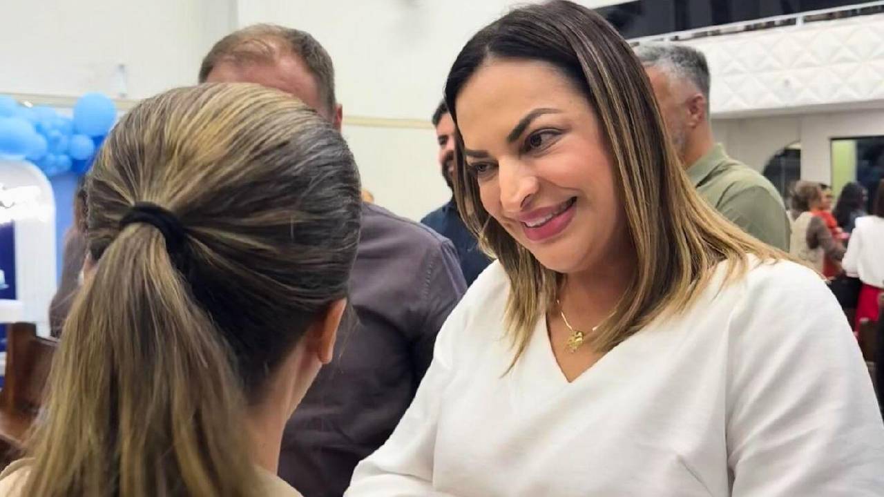Prefeita Lorena sofre críticas após criação do Fórum Evangélico Municipal; população cobra Estado laico e acusam uso político da fé