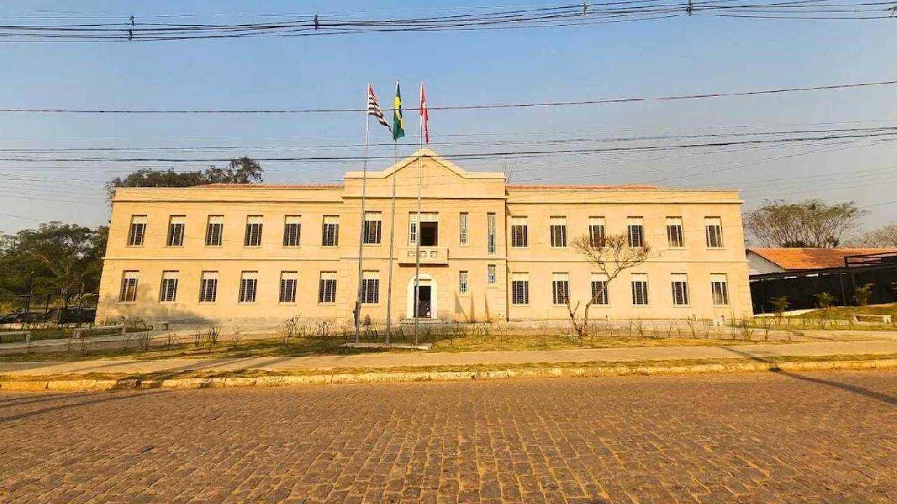 Prefeitura de Franco da Rocha omite andamento de licitações de mais de R$ 35 milhões da Saúde no Portal da Transparência