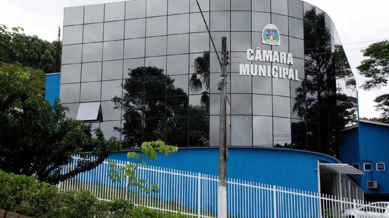 Sessão que votaria projeto polêmico de reajuste de servidores e criação de 150 cargos comissionados é cancelada em Caieiras