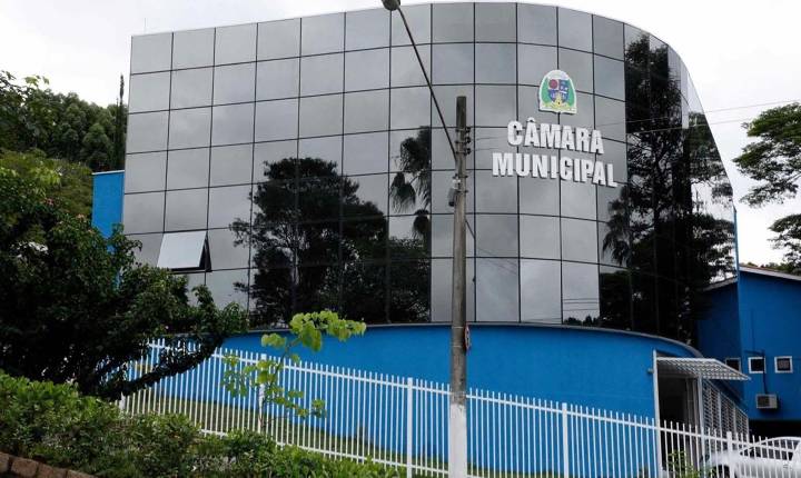 Sessão que votaria projeto polêmico de reajuste de servidores e criação de 150 cargos comissionados é cancelada em Caieiras