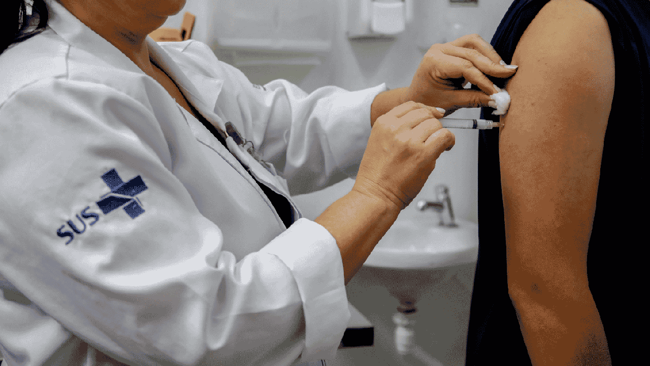 Vacinação contra gripe é ampliada para atender maior número de pessoas; saiba mais sobre a campanha