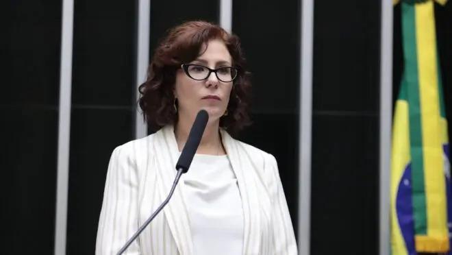 Deputada federal Carla Zambelli, do PL, é cassada e fica inelegível por 8 anos, entenda o caso