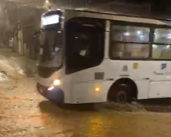 Fortes chuvas castigam o centro de Franco da Rocha nesta terça (18)