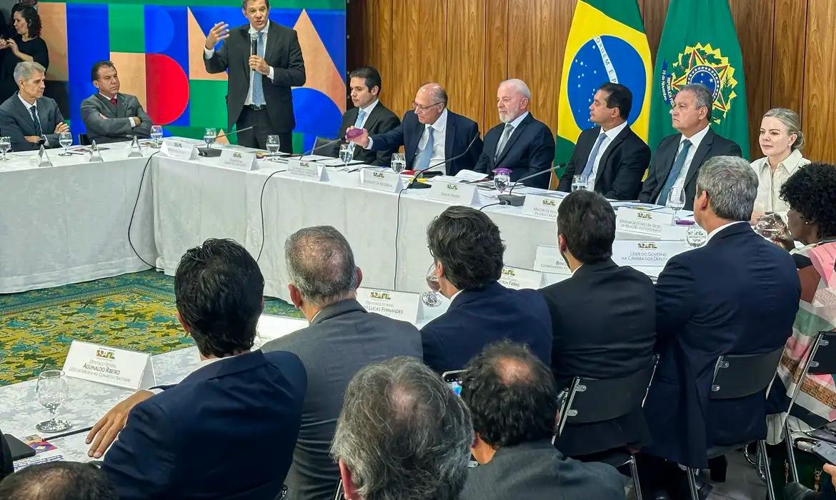 Governo Federal anuncia proposta de isenção do IR até R$ 5 mil; veja o que muda