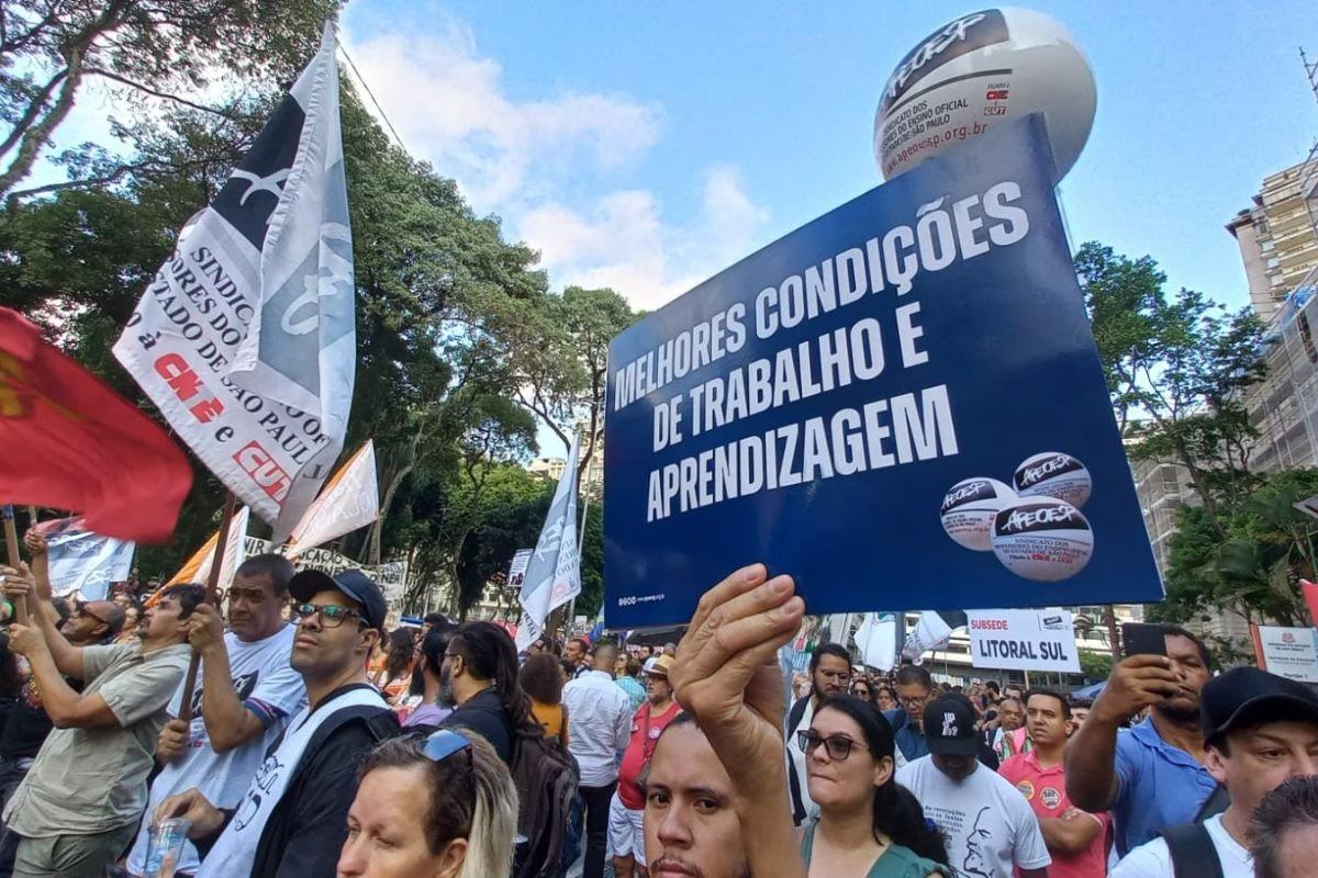 Professores estaduais aprovam greve para o dia 25 de abril em São Paulo, 82 escolas no CIMBAJU podem ser afetadas