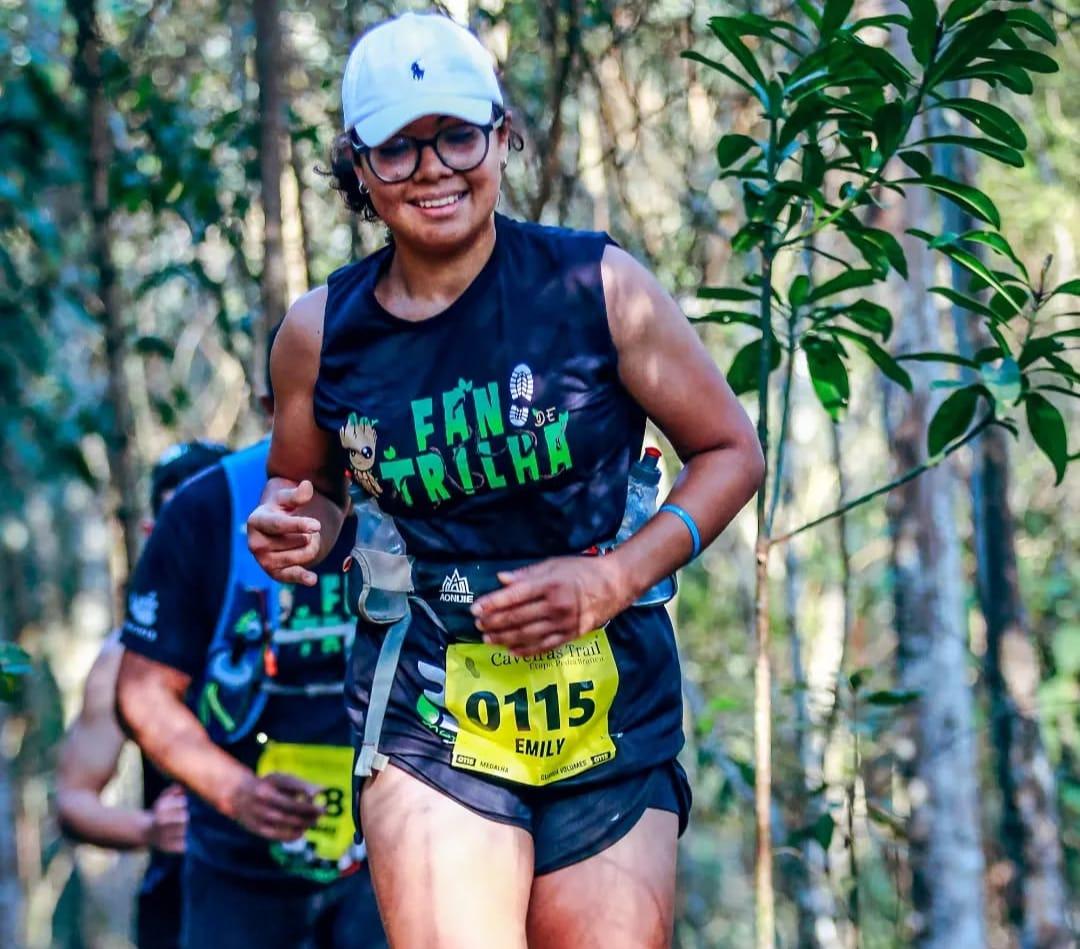 Uma Jovem que está se destacando no Trail Running (Emilly)