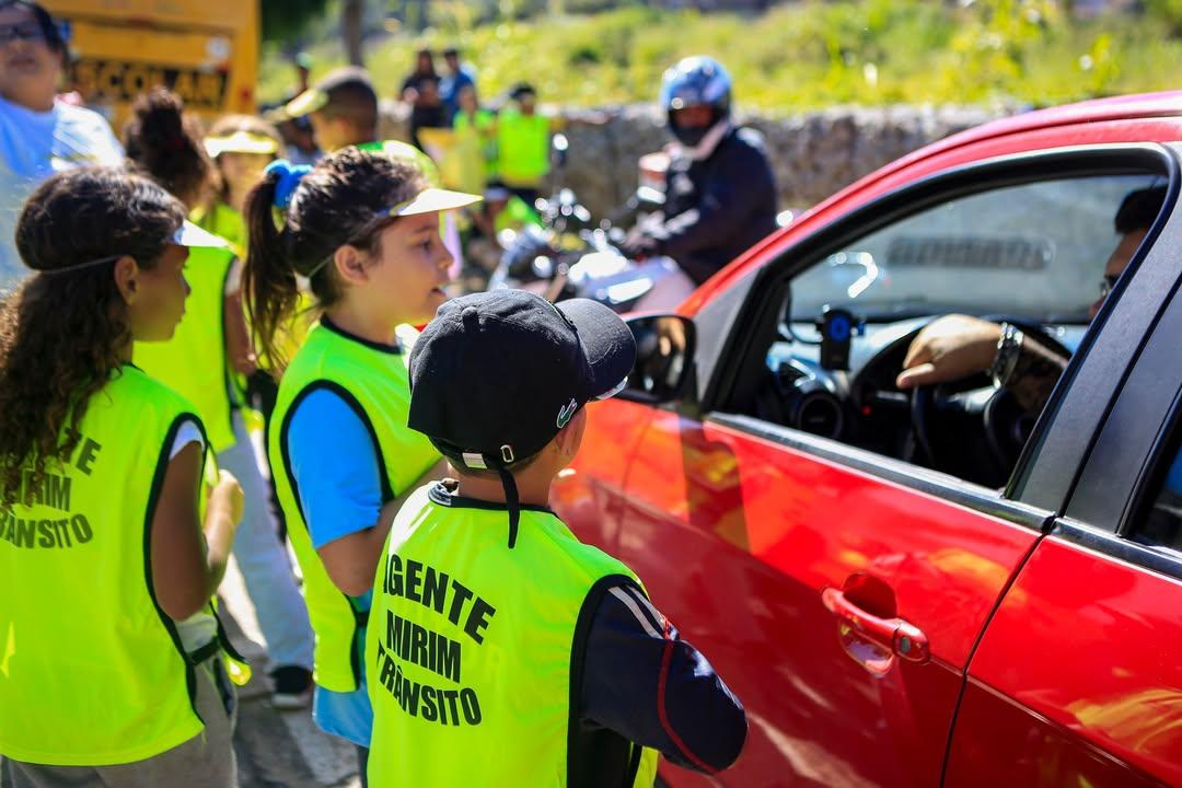 Alunos de Franco da Rocha promovem blitz educativa pelo Maio Amarelo