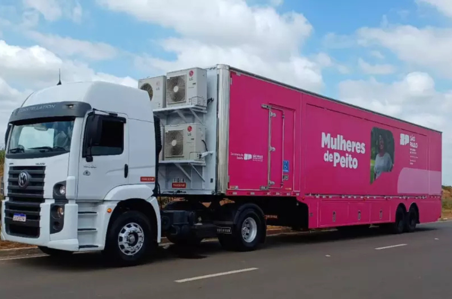 Carreta do Programa Mulheres de Peito chega em Francisco Morato