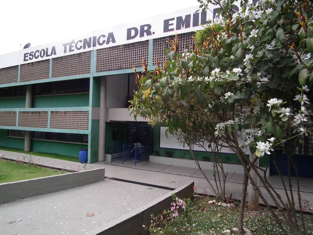 Etec Franco da Rocha abre 32 seleções para professores