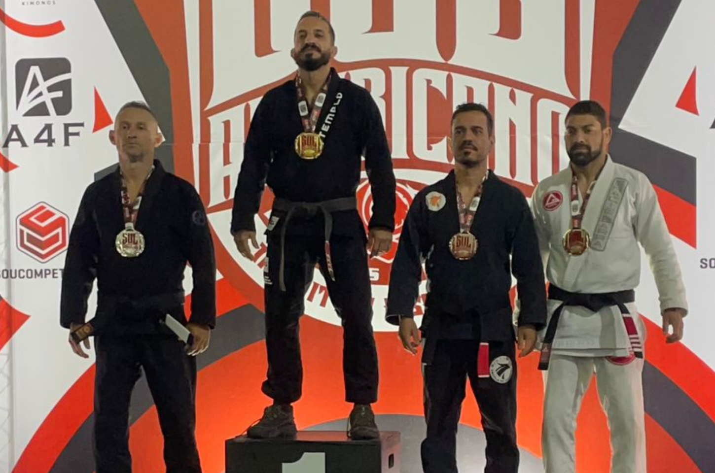 Mestre Grilo é campeão e lidera equipe que brilha no Campeonato Sul-Americano da CBJJE