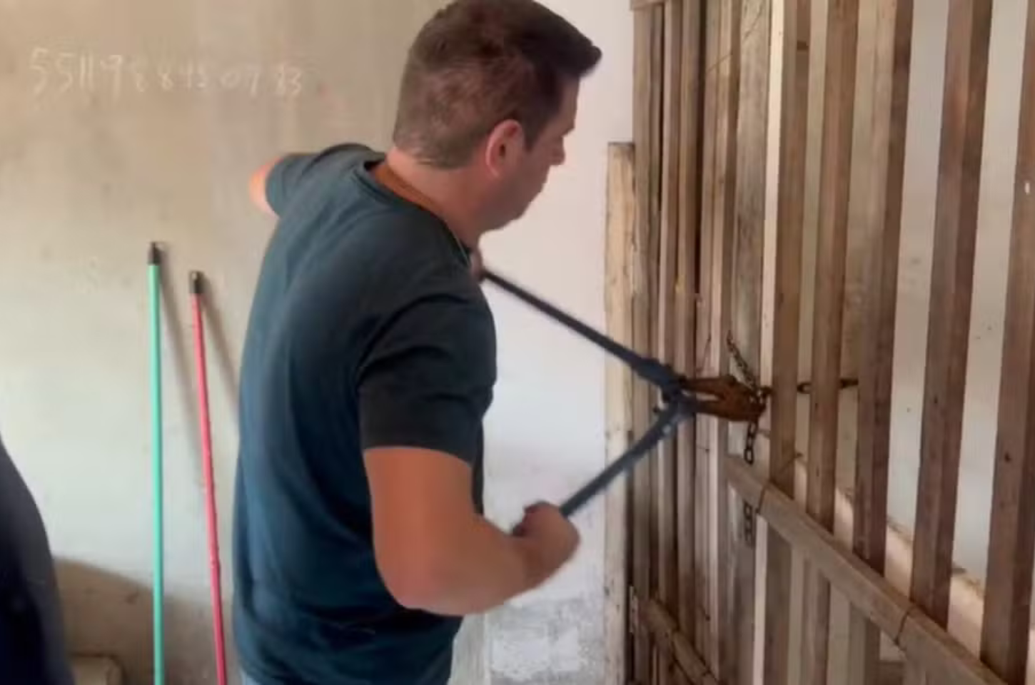 Pais são presos por suspeita de tortura e cárcere privado de filho autista em Franco da Rocha