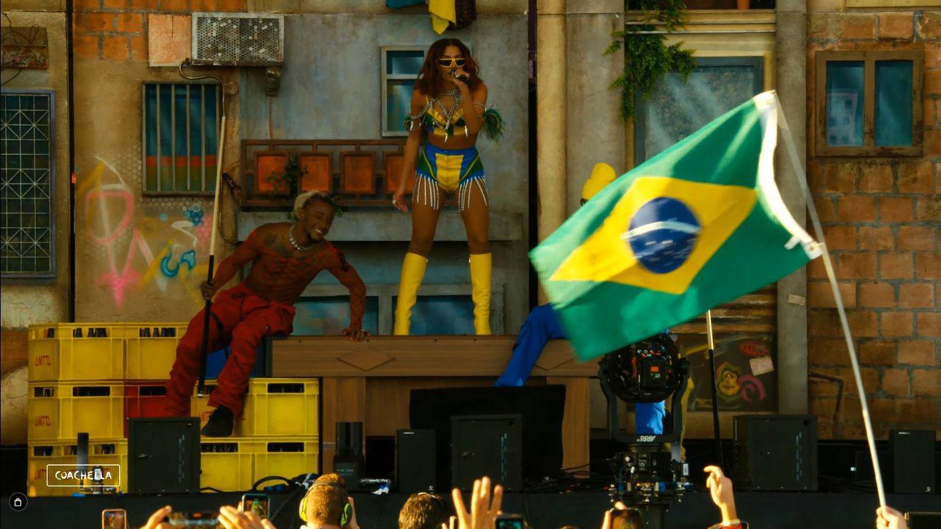 Anitta no Coachella em 2022 levando a estética brasileira das favelas para o mundo. | Foto: Divulgação