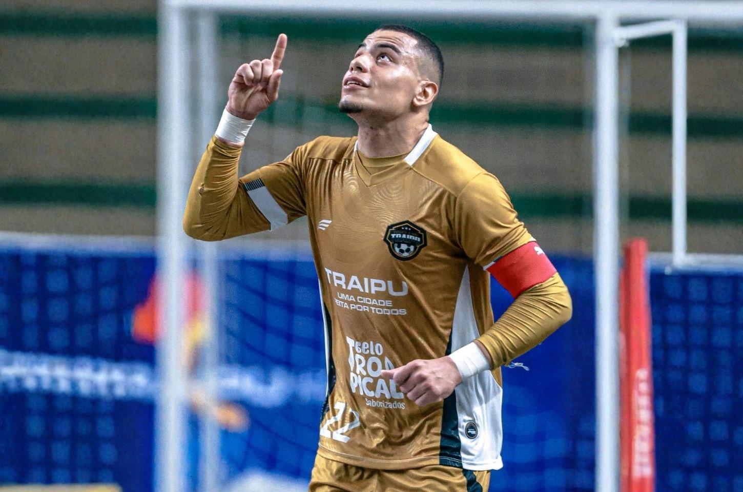 Conheça a trajetória de superação do goleiro franco-rochense Thiago Augusto