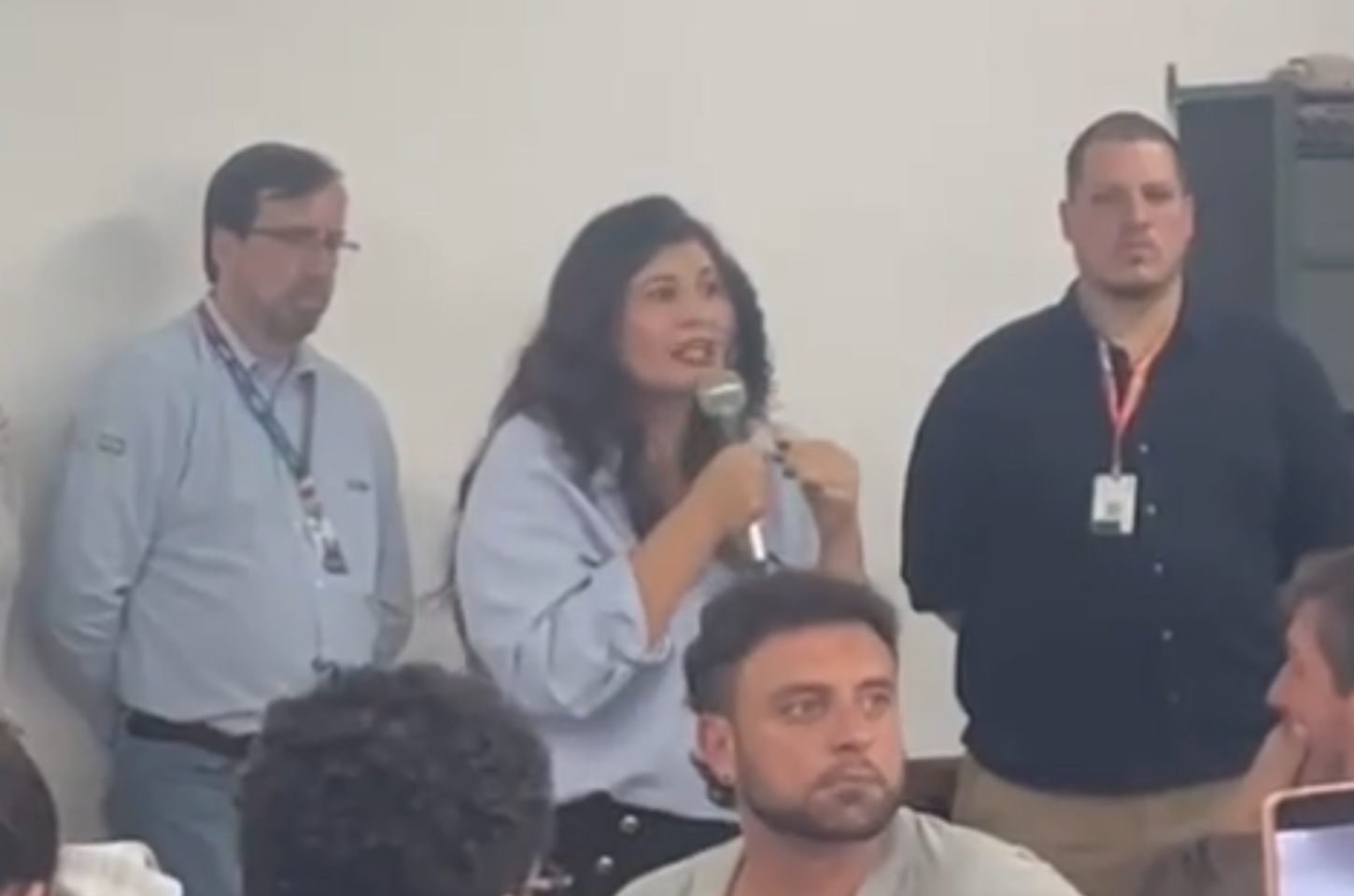 “A gente nem deveria estar aqui”, diz secretária de habitação para famílias ameaçadas de despejo em Franco da Rocha