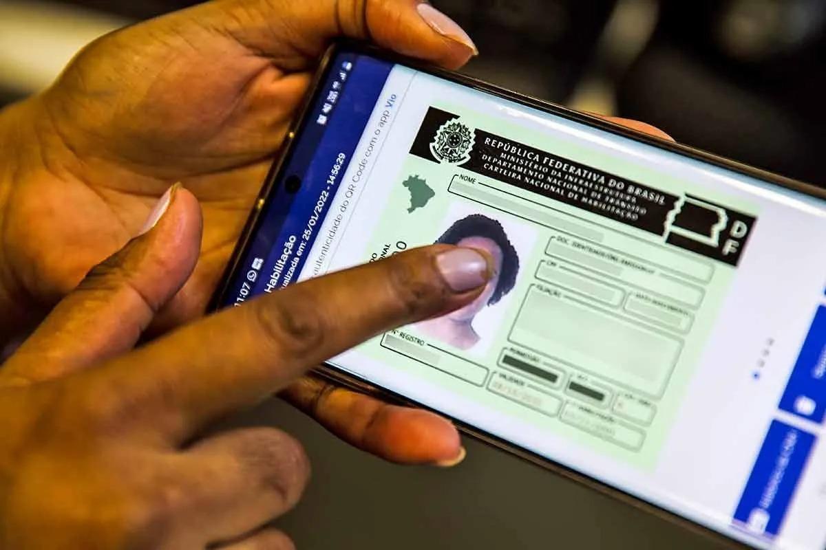 CNH com renovação automática: quem tem direito e como funciona