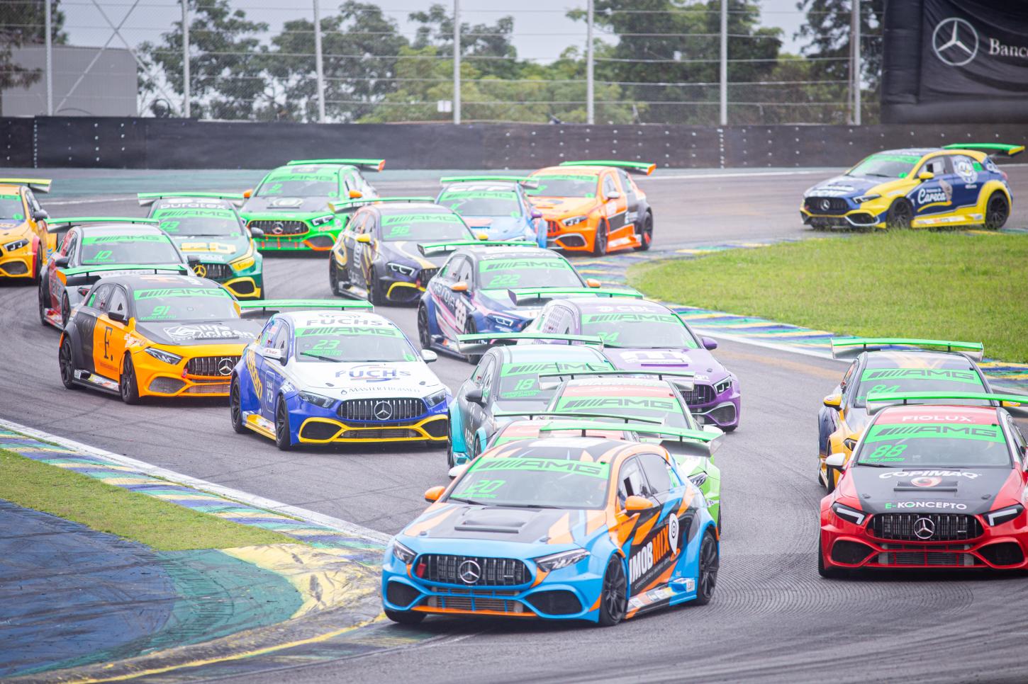 Temporada da AMG Cup Brasil agita autódromo de Interlagos na primeira etapa paulista