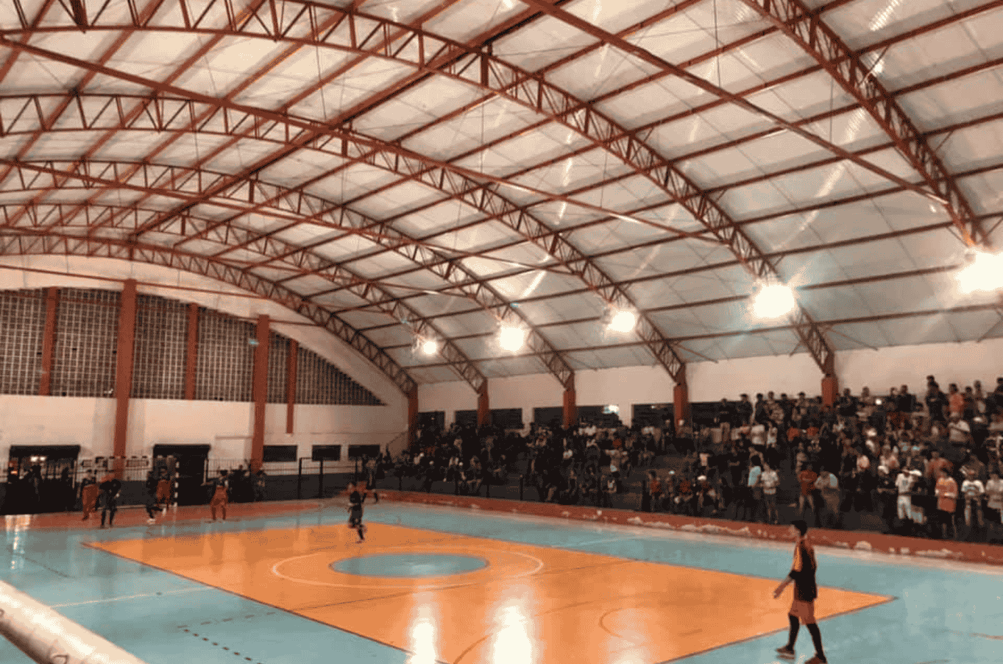 Atletas reclamam da demora para chegada de ambulância em jogo da série ouro na quadra Paulo Rogério em Franco da Rocha