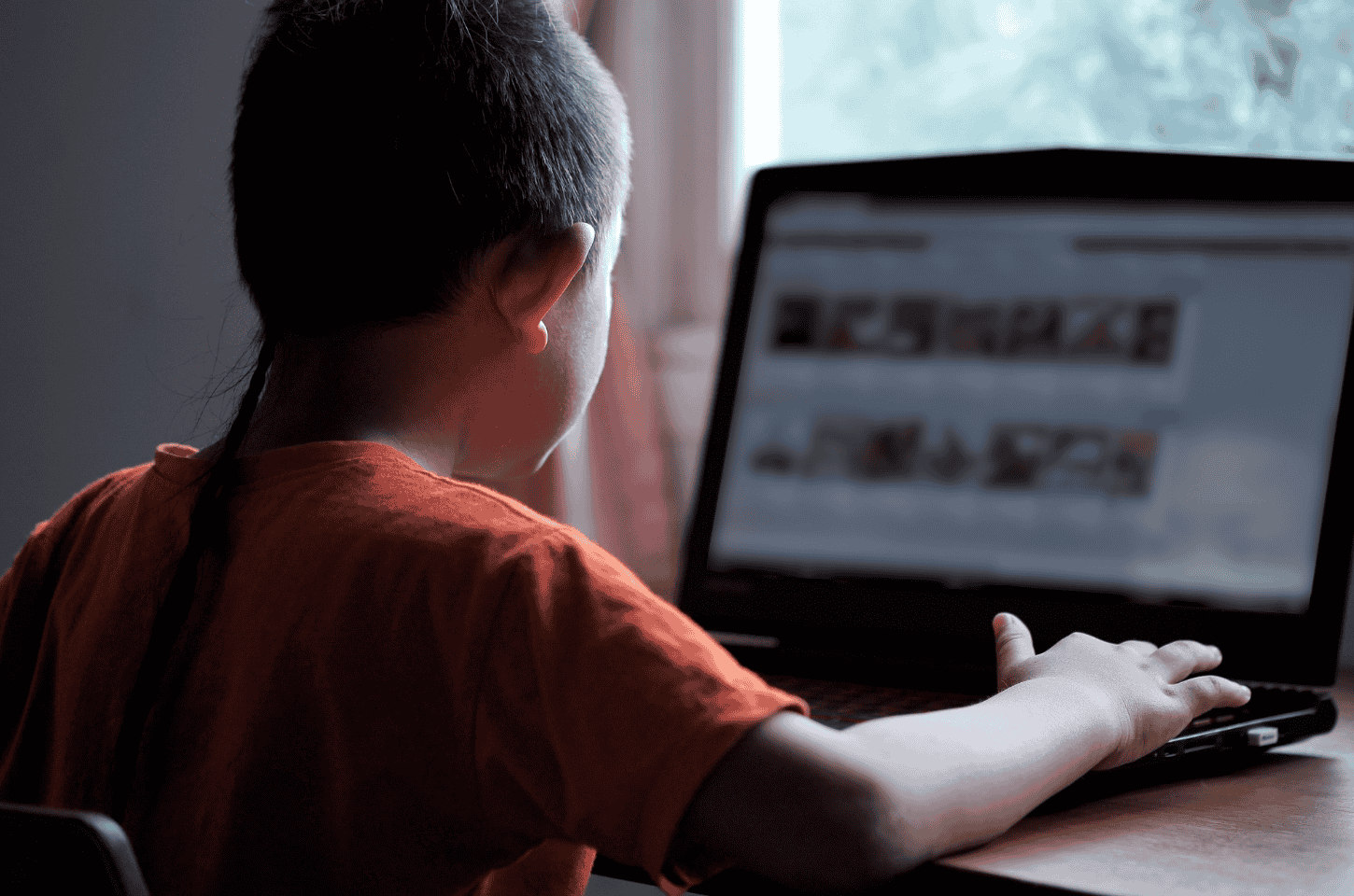 Seu filho usa internet? Entenda o que muda com o ECA Digital