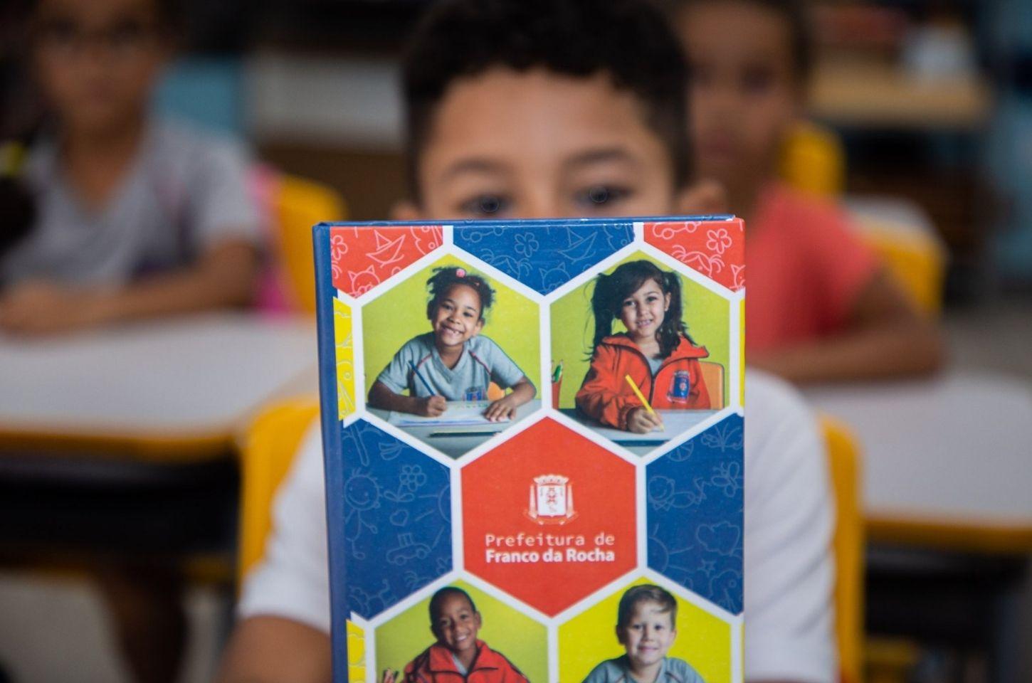 Alunos da rede municipal de Franco da Rocha chegam a 100 dias sem material escolar