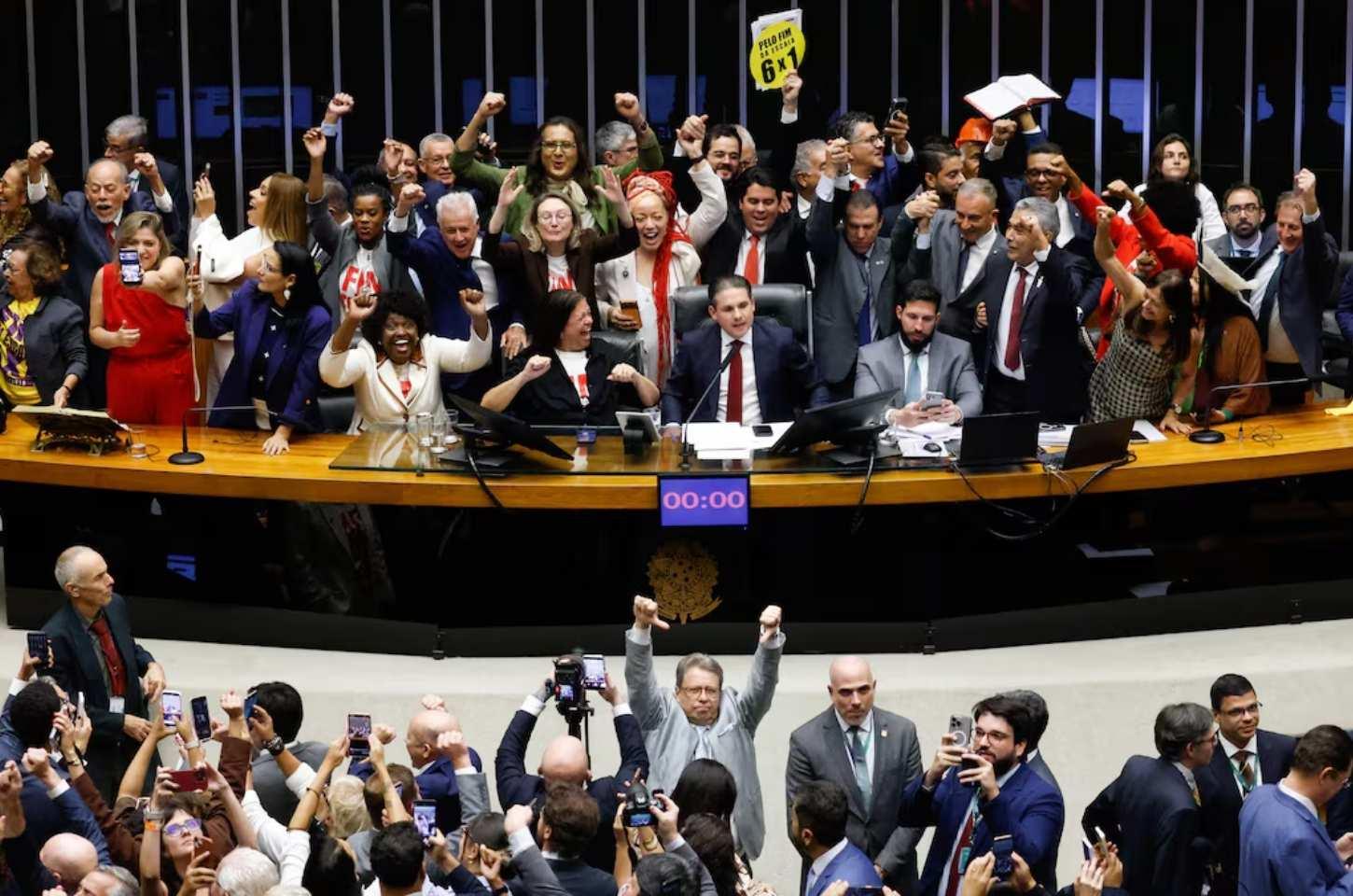 Câmara dos Deputados aprova fim da escala 6x1 em votação histórica; entenda o que muda para o trabalhador