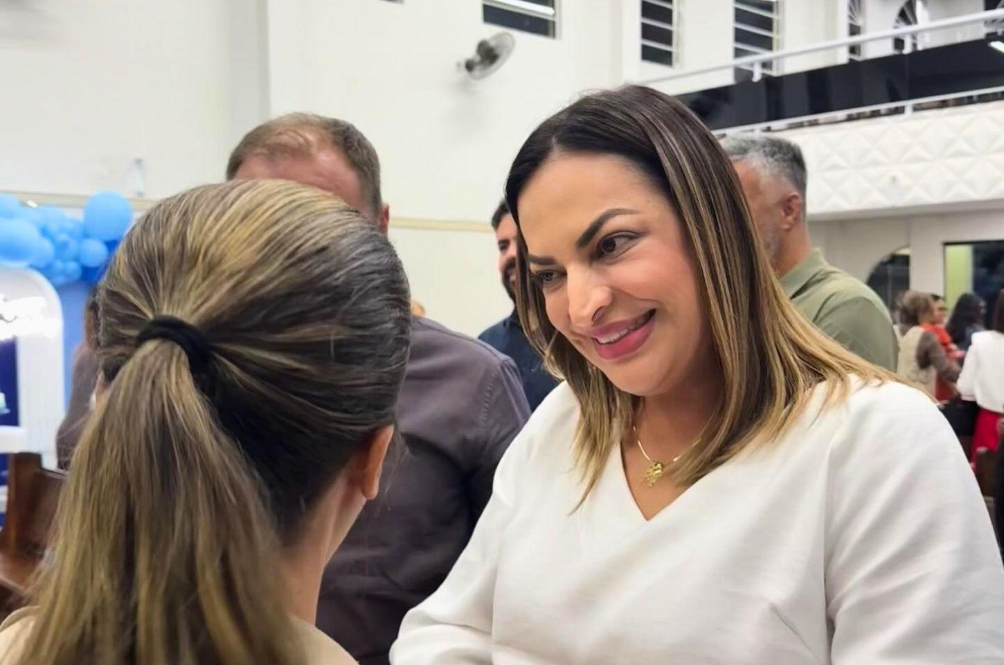 Prefeita Lorena sofre críticas após criação do Fórum Evangélico Municipal; população cobra Estado laico e acusam uso político da fé