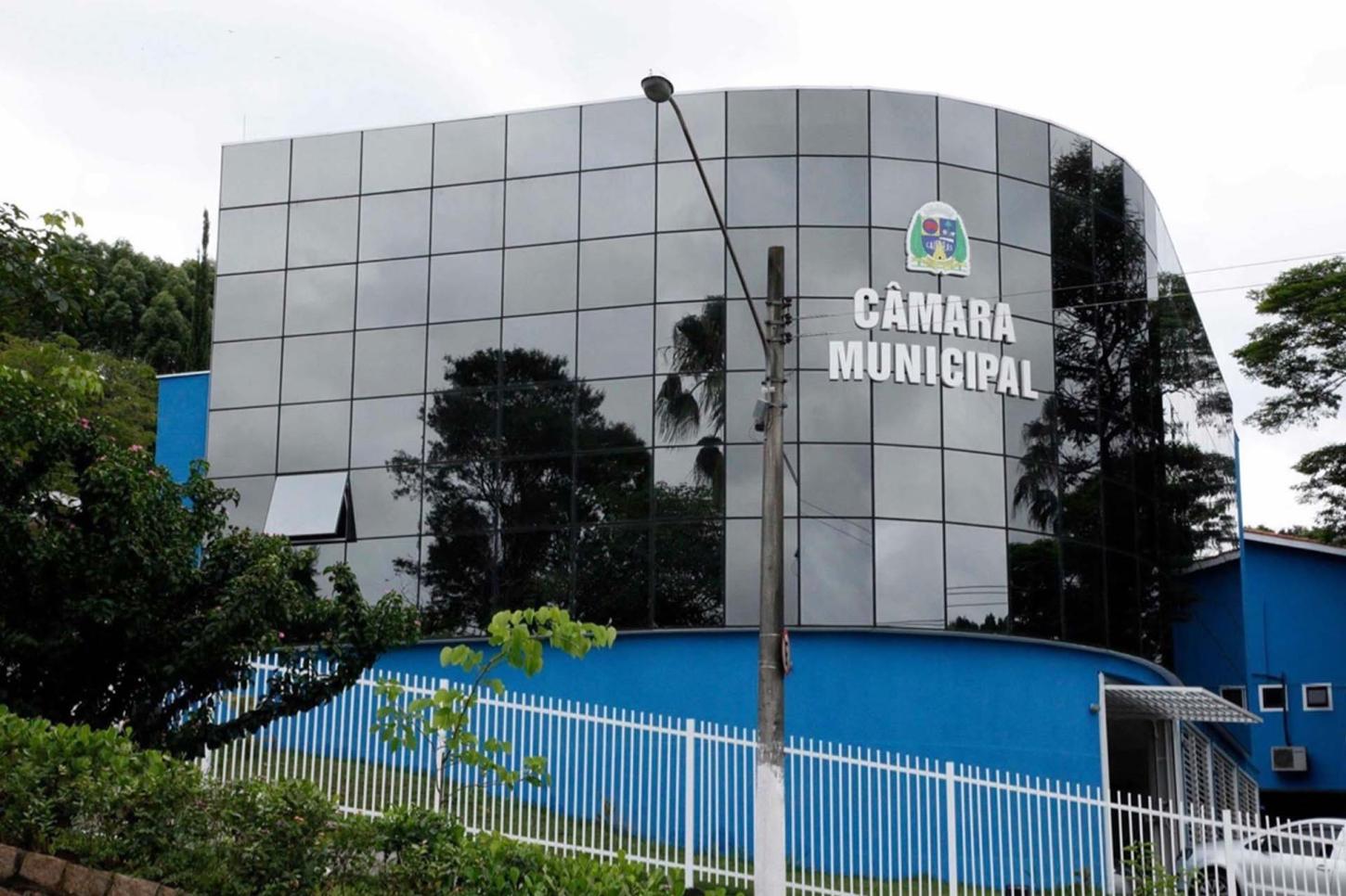 Sessão que votaria projeto polêmico de reajuste de servidores e criação de 150 cargos comissionados é cancelada em Caieiras
