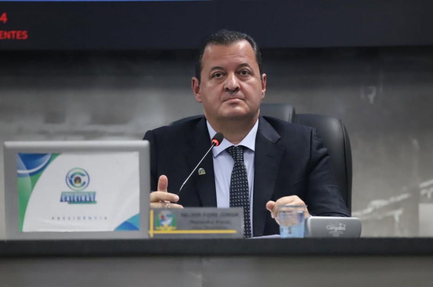 Aliado de Lagoinha, vereador Nelsinho Fiore pede vista em sessão e aumento para servidores municipais é adiado mais uma vez
