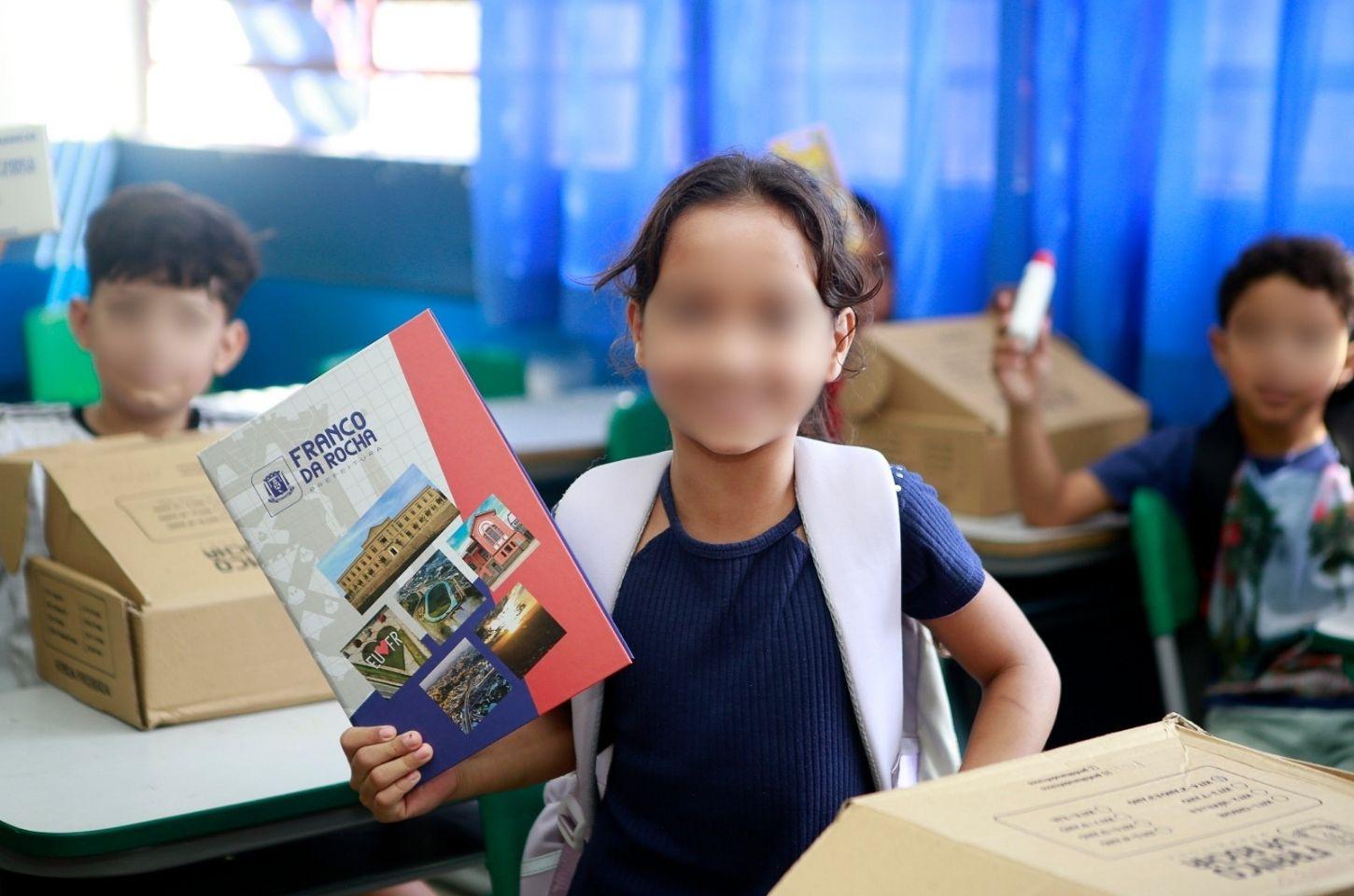 Férias escolares se aproximam e alunos de Franco da Rocha ainda seguem sem materiais escolares