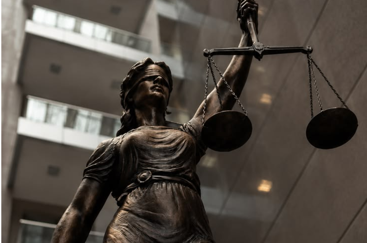 11/08 DIA DO ADVOGADO: A PROFISSÃO QUE SUSTENTA A JUSTIÇA DE PÉ