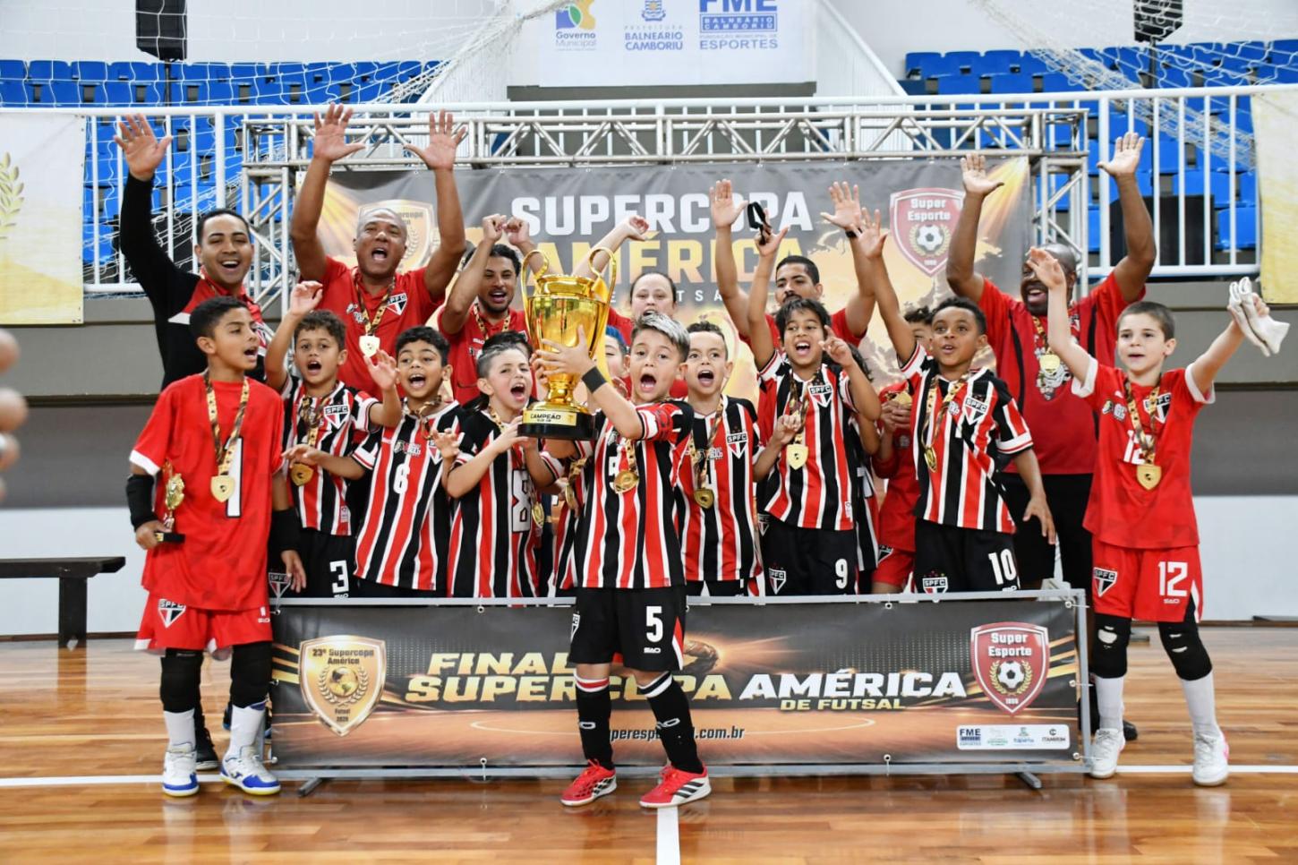 Lucas Rosa morador de Franco da Rocha conquista título pelo sub-8 do São Paulo FC
