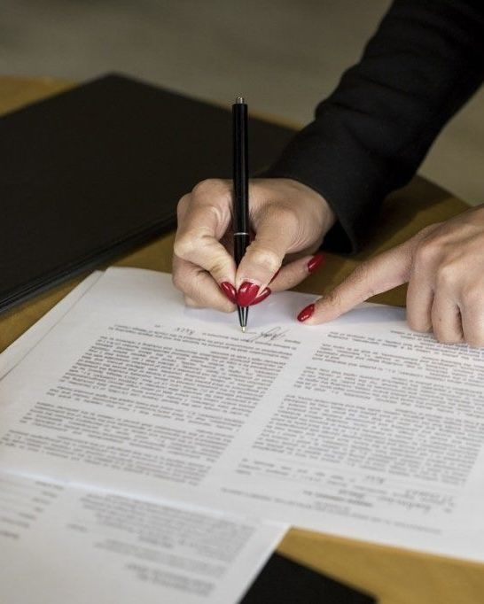 O CONTRATO FICOU INSUSTENTÁVEL? A LEI PERMITE REVISAR, NÃO SÓ RESCINDIR
