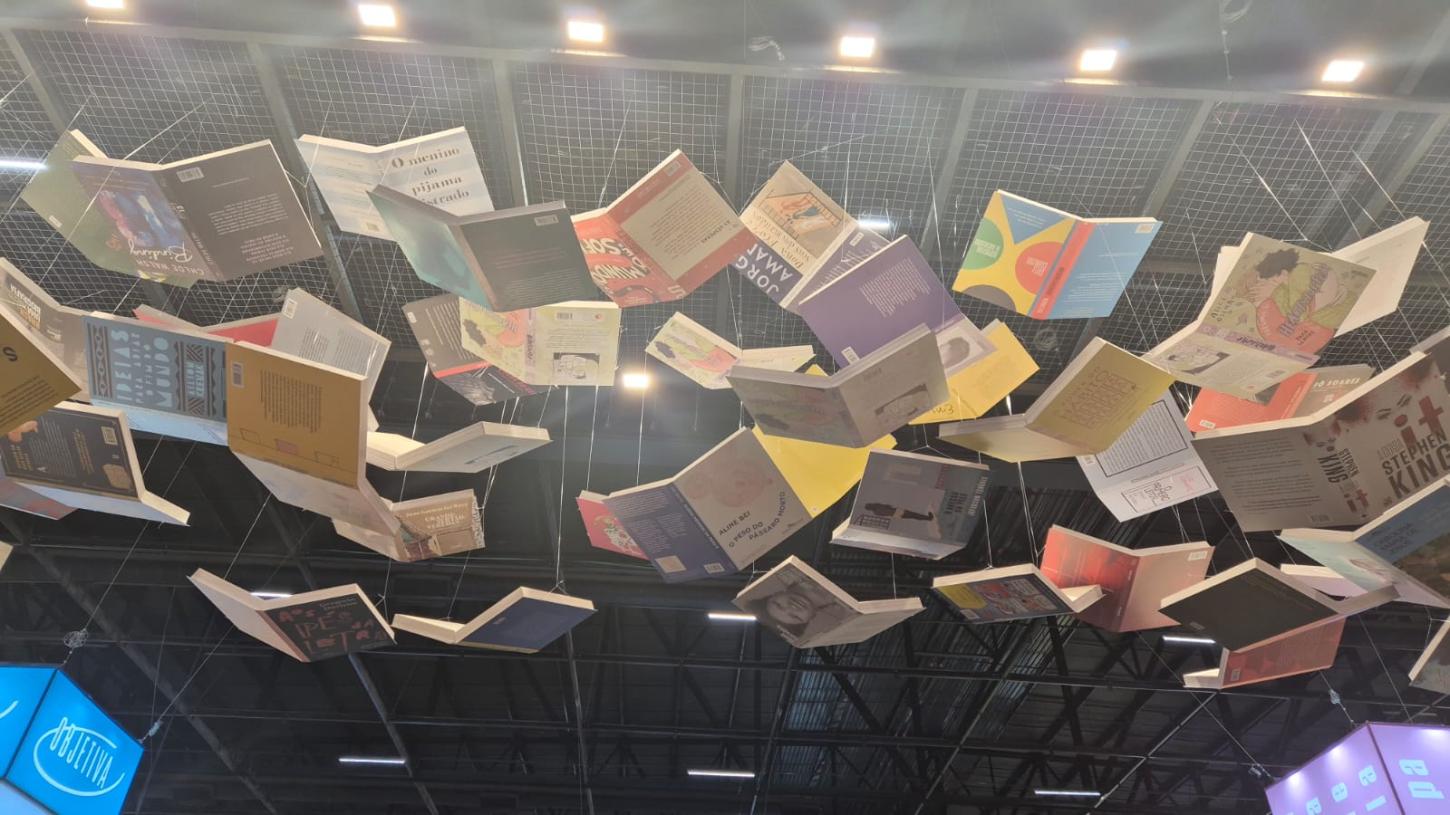 A superlotação na Bienal do Livro 2026 e a contradição de um mundo hiperconectado