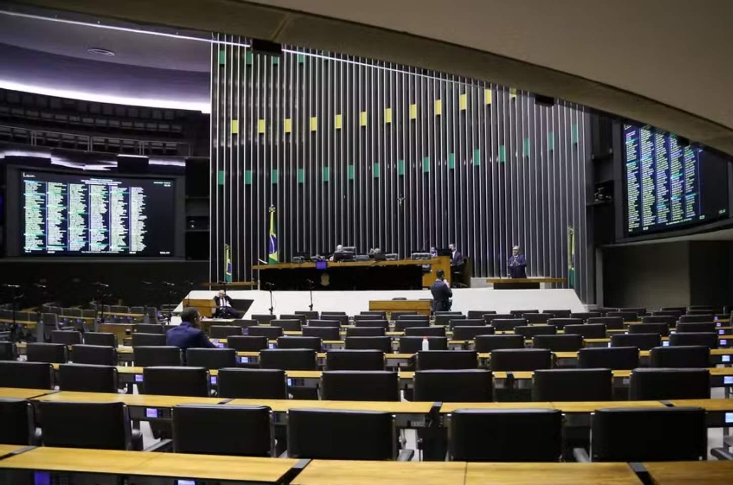 Câmara dos Deputados abre concurso com salários acima de R$ 32 mil; veja vagas e como se inscrever