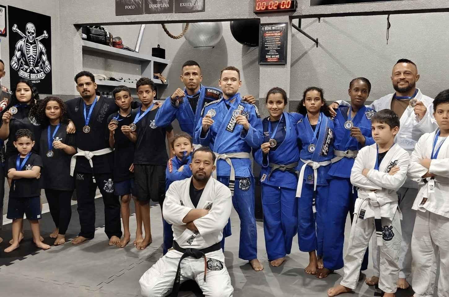 Equipe Bone Breaks Jiu-Jitsu se destaca no 1º desafio de lutas casadas em Franco da Rocha