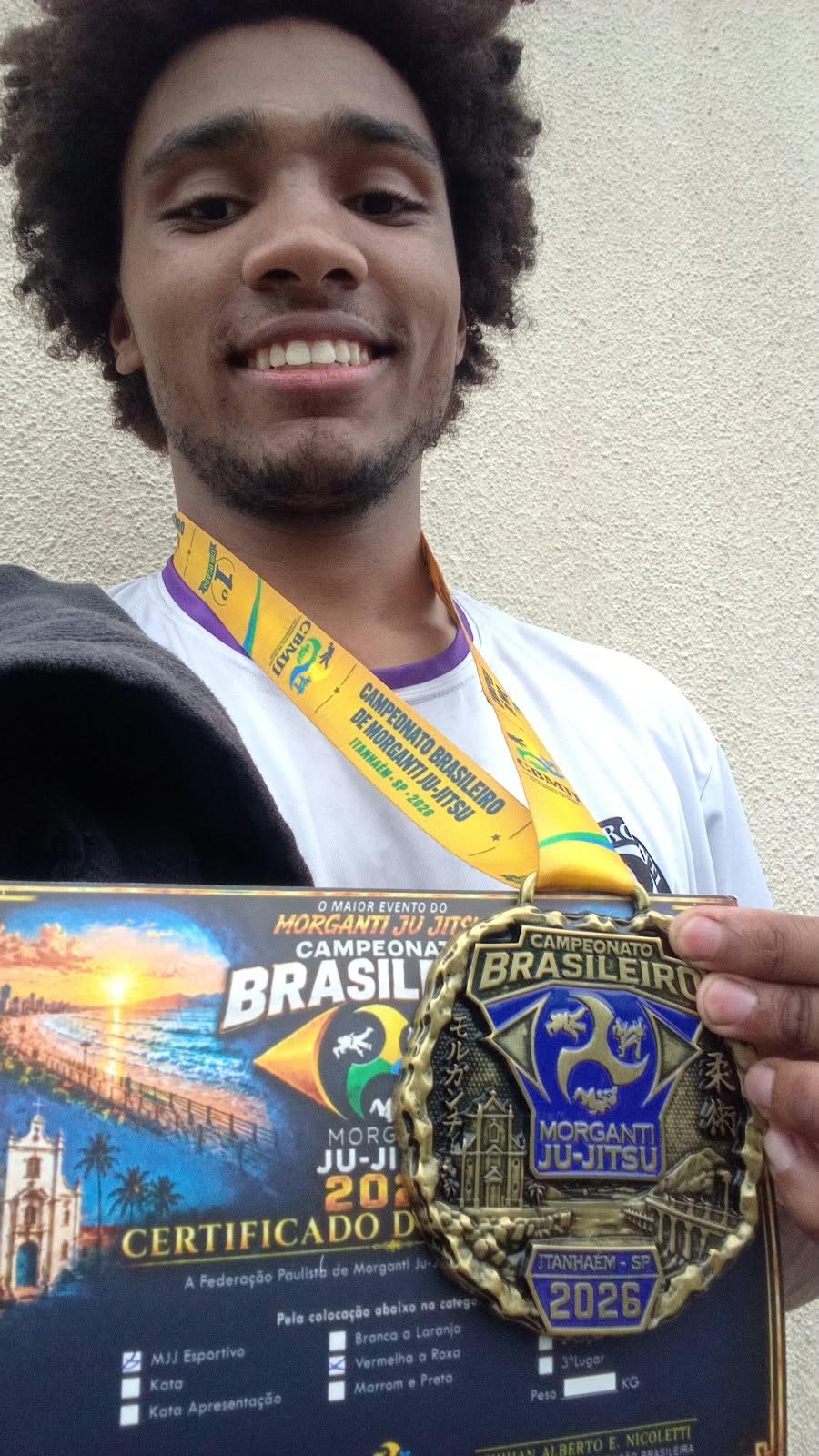 Davi com sua medalha