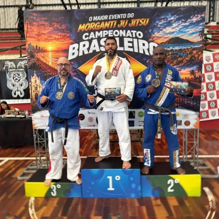 Sensei Tom ao centro