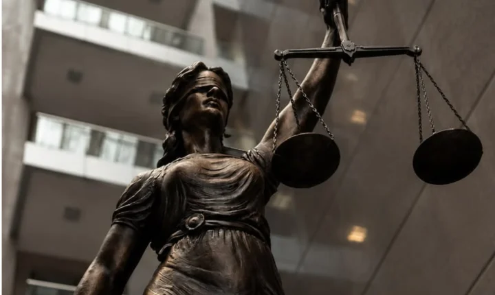 11/08 DIA DO ADVOGADO: A PROFISSÃO QUE SUSTENTA A JUSTIÇA DE PÉ