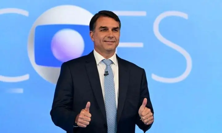Após negar que deixaria o Brasil, governo argentino confirma entrada de Flávio Bolsonaro no país em vôo rumo aos Estados Unidos
