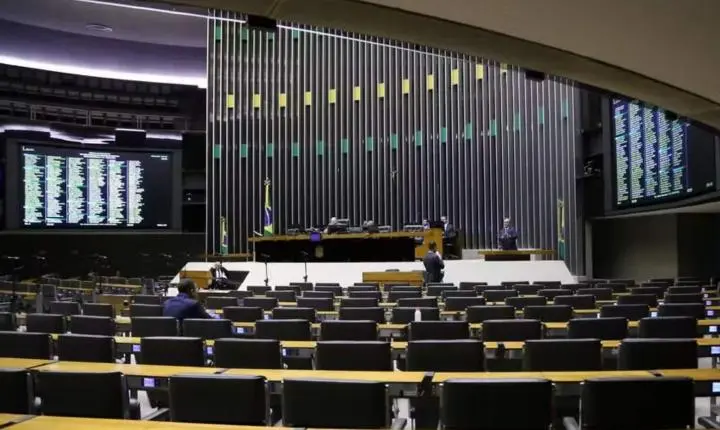 Câmara dos Deputados abre concurso com salários acima de R$ 32 mil; veja vagas e como se inscrever