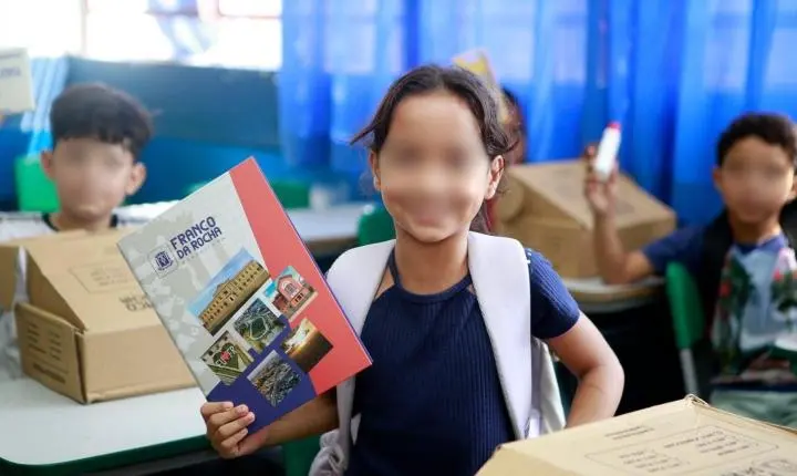 Com férias se aproximando, materiais escolares da rede municipal de Franco da Rocha estão mais próximos, mas atraso ainda pesa sobre alunos