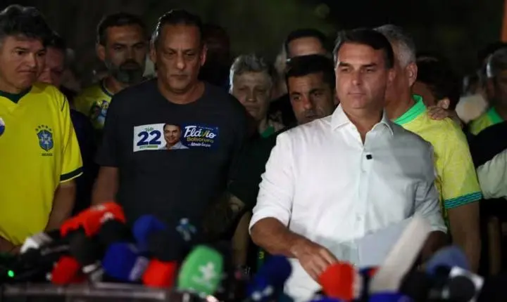 Flávio Bolsonaro não reconhece derrota para Lula e anuncia que vai pedir anulação das eleições