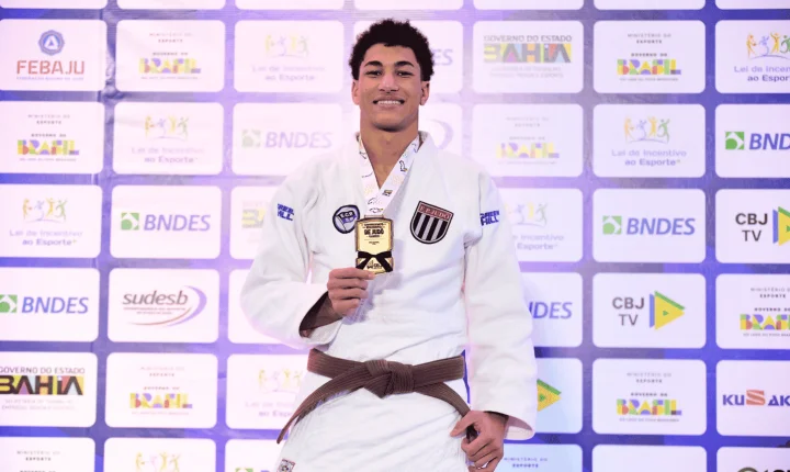 Nicolas Almeida morador de Caieiras, conquista medalha de ouro no campeonato brasileiro cadete de judô