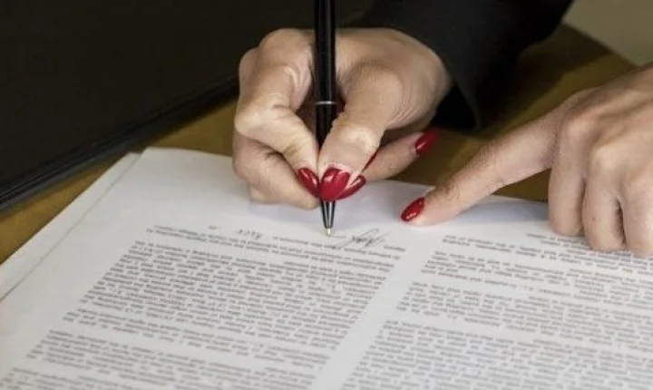 O CONTRATO FICOU INSUSTENTÁVEL? A LEI PERMITE REVISAR, NÃO SÓ RESCINDIR