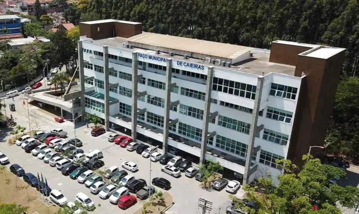 Prefeitura de Caieiras acumula contratos sob análise do Tribunal de Contas