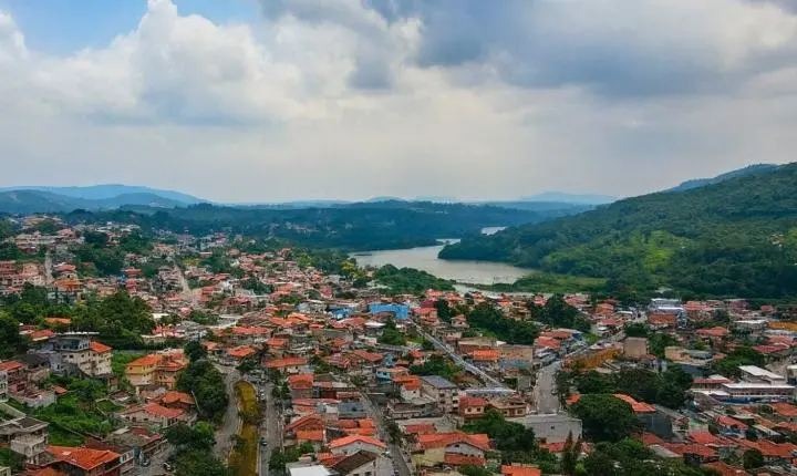 Prefeitura de Mairiporã abre concurso público para professores com salários de até R$ 4,6 mil