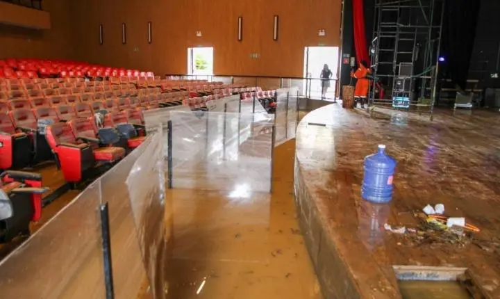 Tribunal de Contas notifica Prefeitura de Caieiras após falta de resposta sobre problemas no teatro e em ginásios